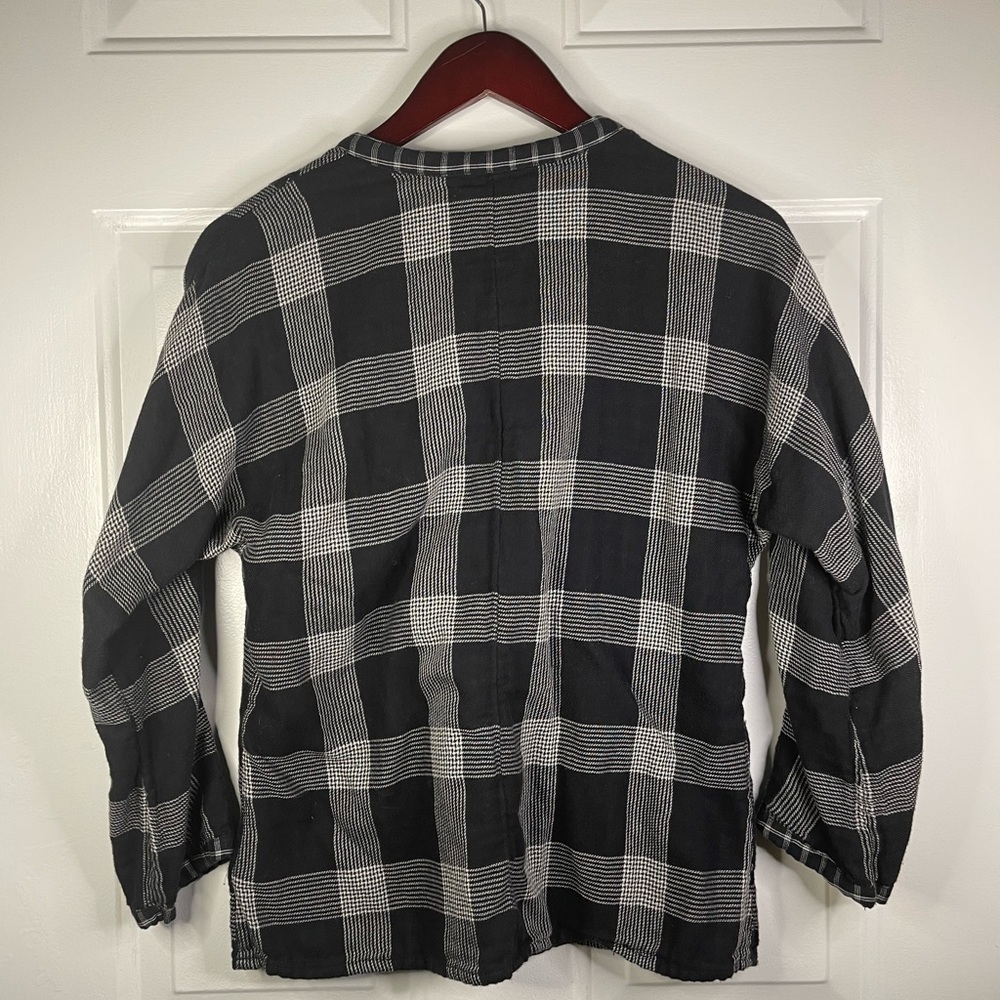 Madewell long sleeve v neck flannel top in black‎ and white. - Picture 4 of 6